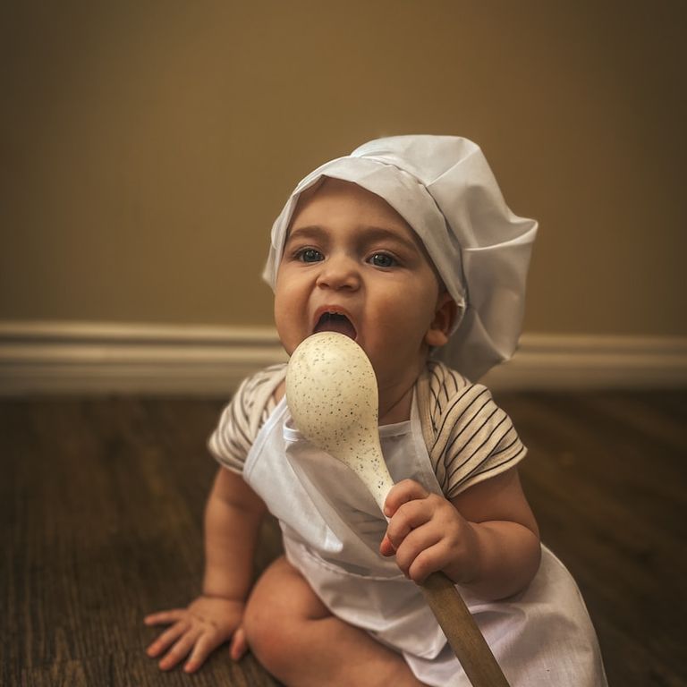 Baby ist bereit für Beikost.